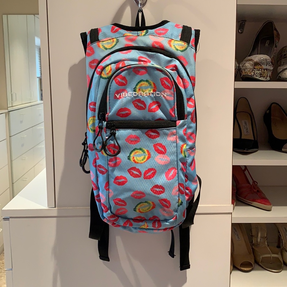 Vibedration backpack camelback included